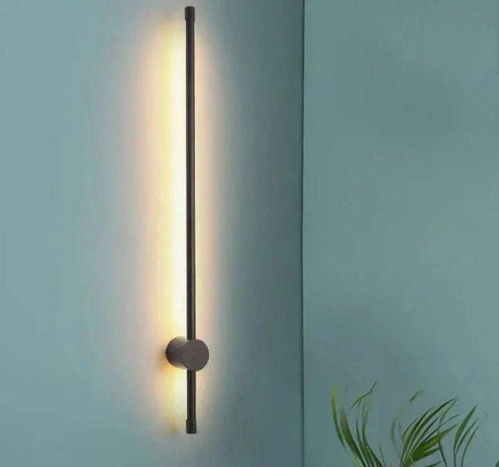 Skanto | Minimalistisk Vegglampe med Stikkontakt og LED Lys