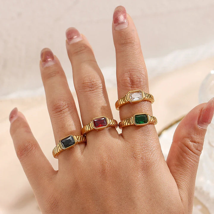 Skanto | Krysstrimmlet Baguette Diamantring