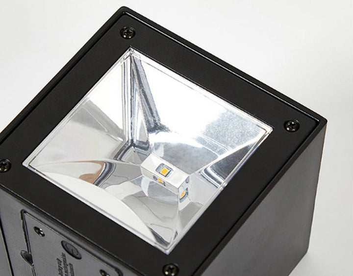 Skanto | GlowBeam – Elegant Utendørs Vegglampe for Stemningsbelysning