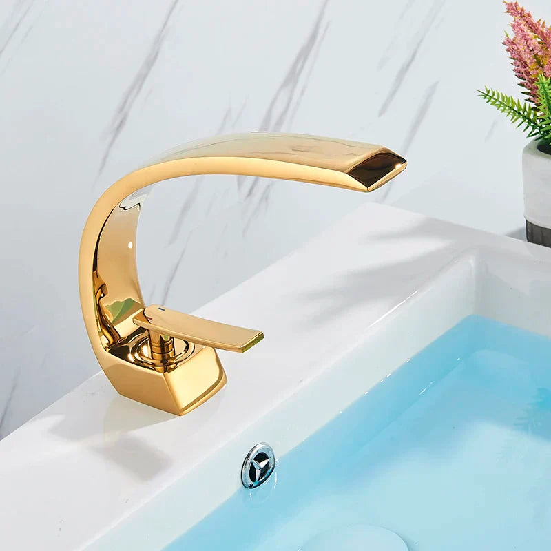 Skanto | Luksuriøs Badekran Elegant Design for Ditt Bad