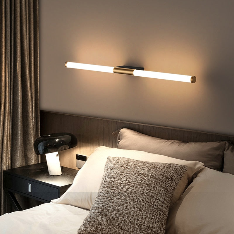 Skanto | BarGleam – Minimalistisk Gullvegglampe med en Moderne Vri