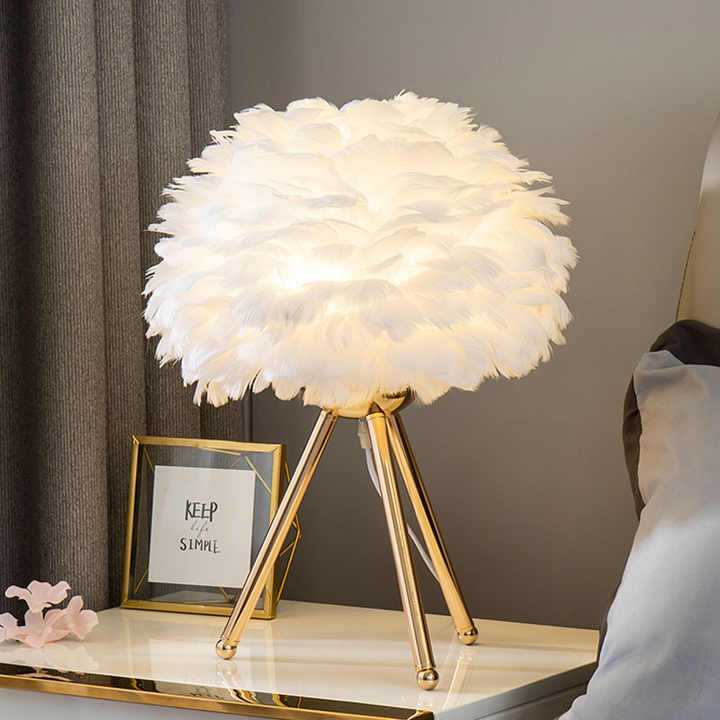 Skanto | Bordlampe - FeatherLux - Dimbar Lys - Elegant Fjærdesign