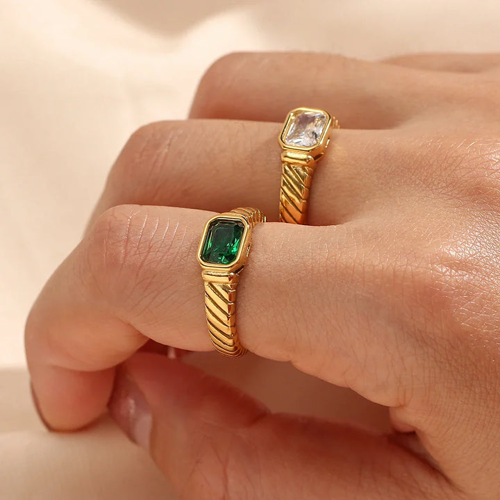 Skanto | Krysstrimmlet Baguette Diamantring