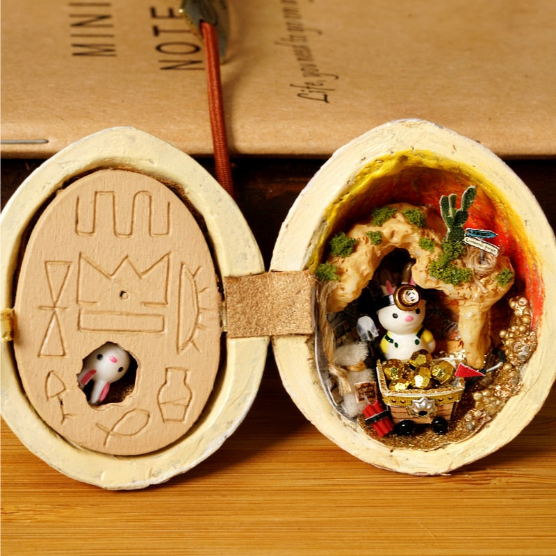 Norvo | Håndlaget Tre Miniatyr Valnøtt Dukkehus