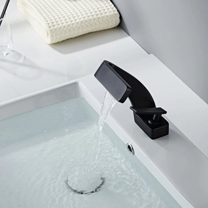 Norvo | Modern design curved faucet