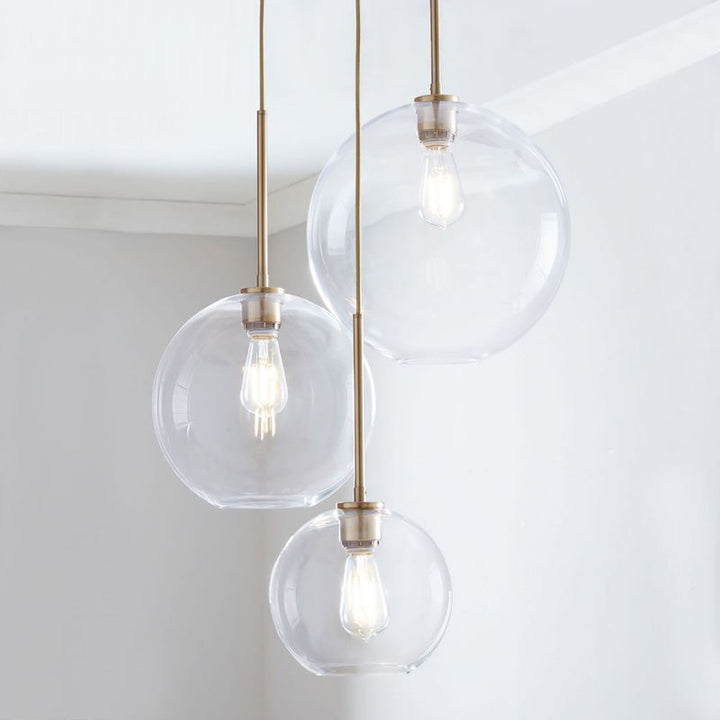Moderne pendellamper laget av glasskuler