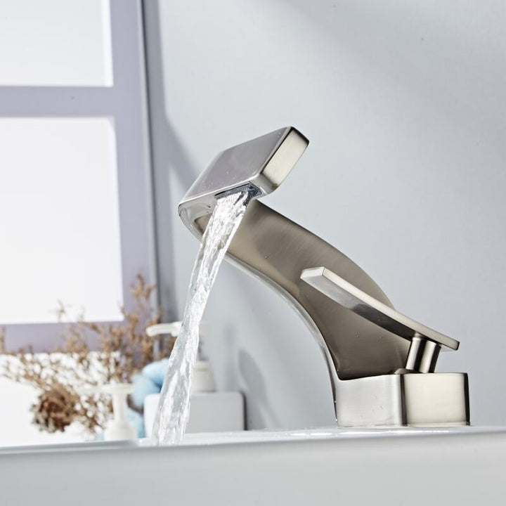 Everest – Moderne, buet armatur │ Dristig og raffinert design