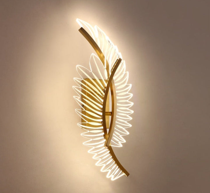 Skanto | Vegglampe med naturinspirert gyllen vinge motiv