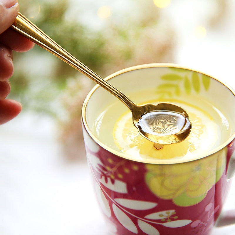 Norvo | 8-delt sett med teskjeer i rustfritt stål med blomsterdesign