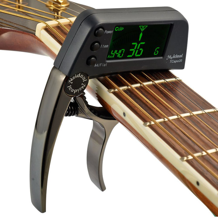 Capo & Tuner "TuneGrip" – 2-i-1 gitar tilbehør med LCD-skjerm | Skanto
