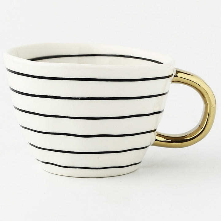 Skanto | Cup med abstrakt geometrisk mønster og gullhåndtak