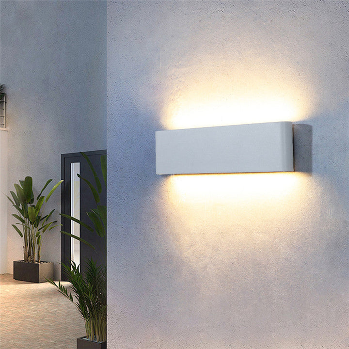 Skanto | HydroShine - Holdbar Vanntett Vegglampe