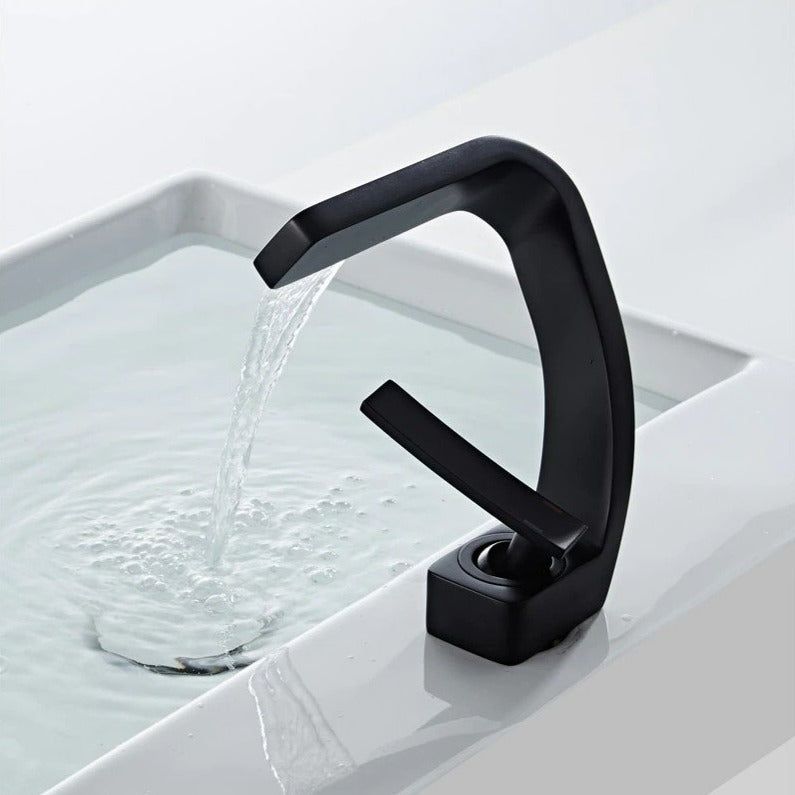 Norvo | Modern design curved faucet