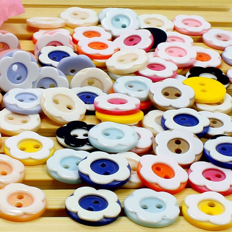 1000 PCS Plomme Blomst Form Harpiks 2 Hulls Knappe Sytilbehør Klær Dekor Håndverk, Tilfeldig Farge, Diameter: 12.5mm