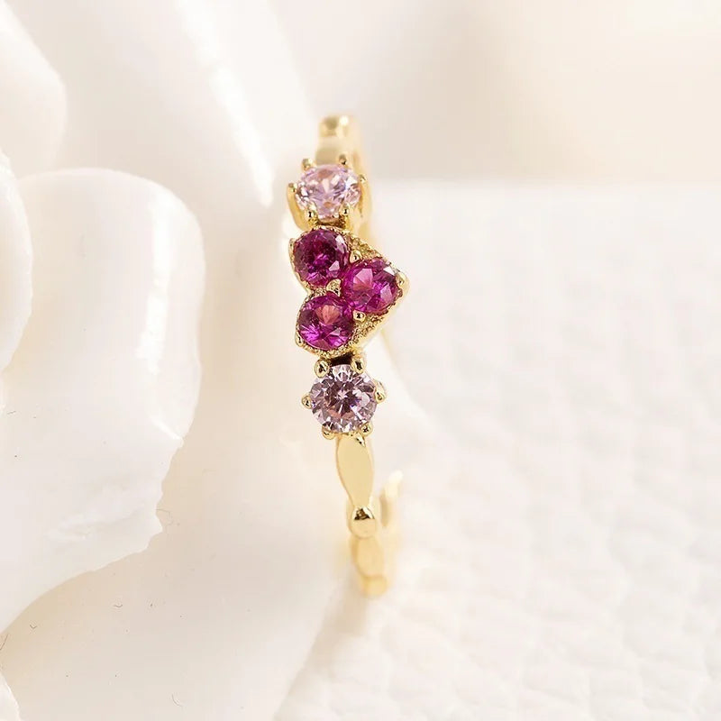 Skanto | Feminine Heart Diamond Ring