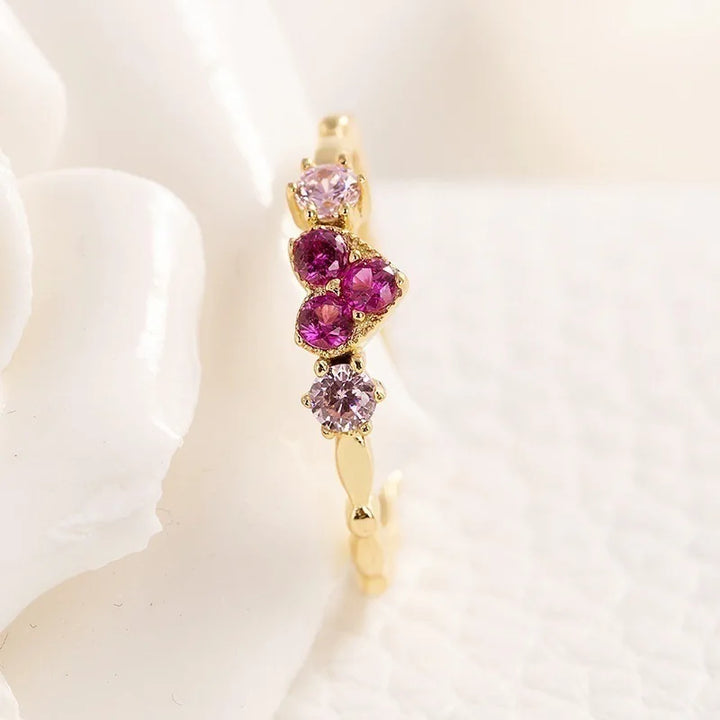 Skanto | Feminine Heart Diamond Ring