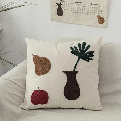 Black Cat & Garden Tufted Putekcase | Skanto