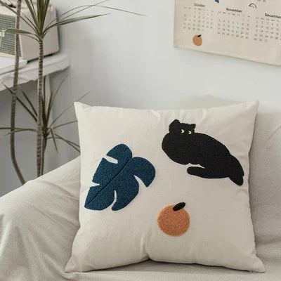 Black Cat & Garden Tufted Putekcase | Skanto