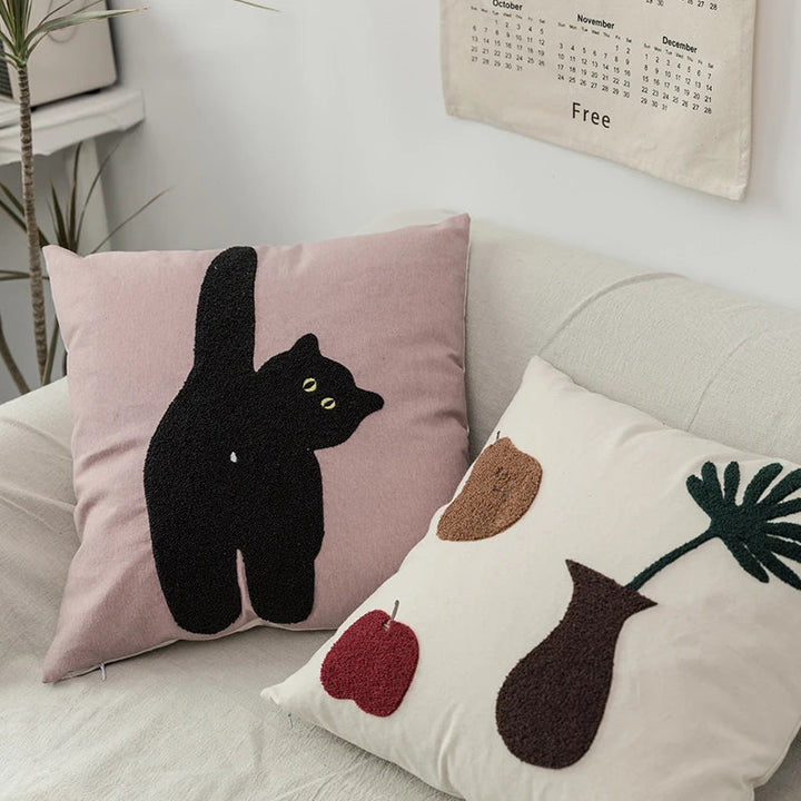 Black Cat & Garden Tufted Putekcase | Skanto