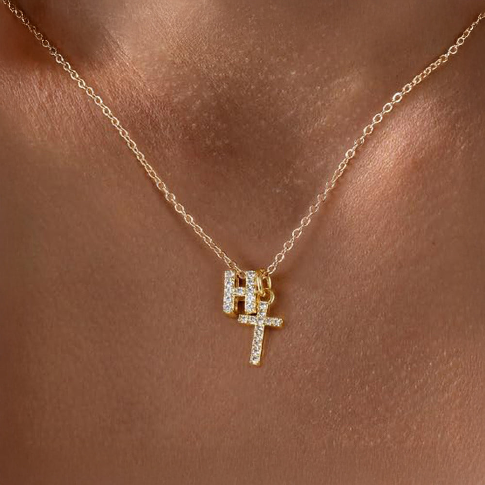 Skanto | Liten Diamant Initial & Kors Smykke