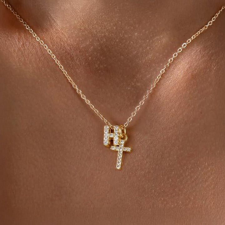 Skanto | Liten Diamant Initial & Kors Smykke