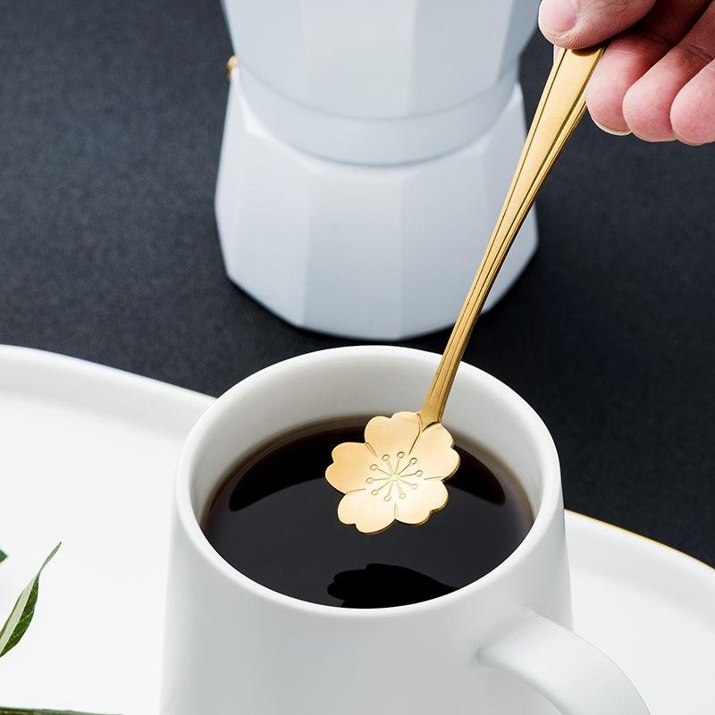 Norvo | 8-delt sett med teskjeer i rustfritt stål med blomsterdesign