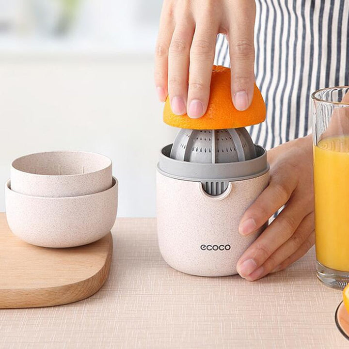 JuicySqueeze Juicer – Antiskli og Moderne Design Skanto