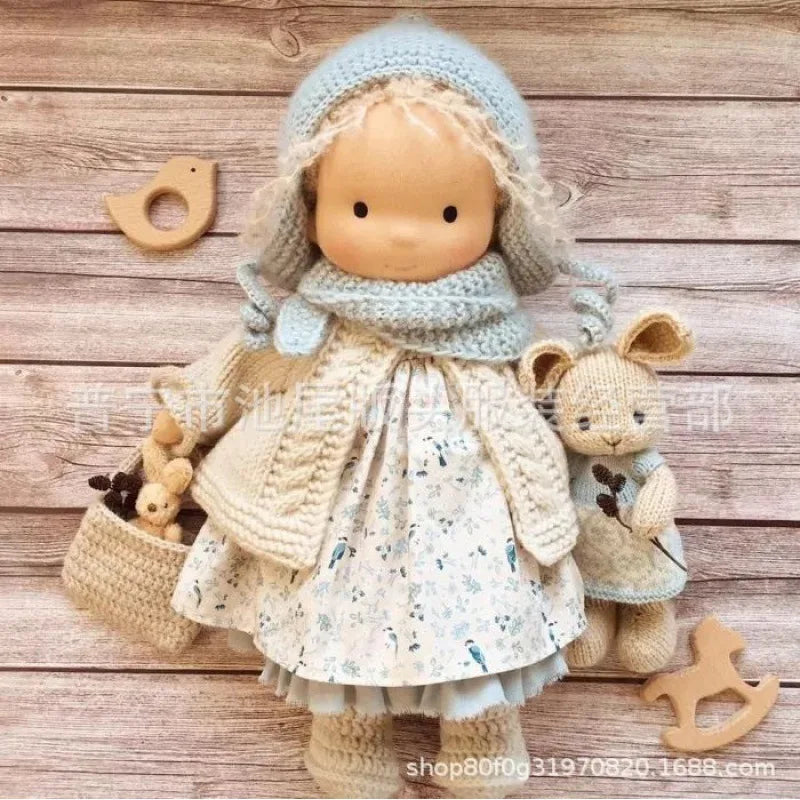 Skanto | Bomull Waldorf Stil Dukke med Kawaii Detaljer og Stoffemballasje