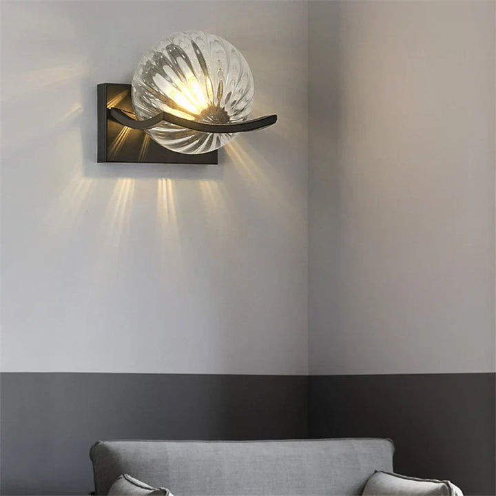 Skanto | Elegant LED Vegglampe Glasskonstruksjon og Koselig Atmosfære
