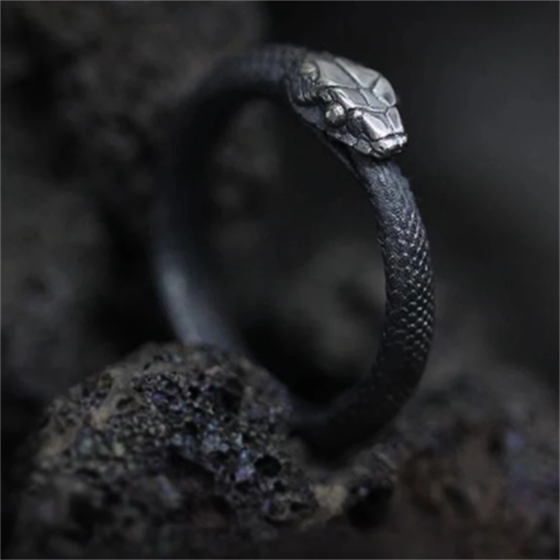 Skanto | Svart Retro Justerbar Gothic Slangering