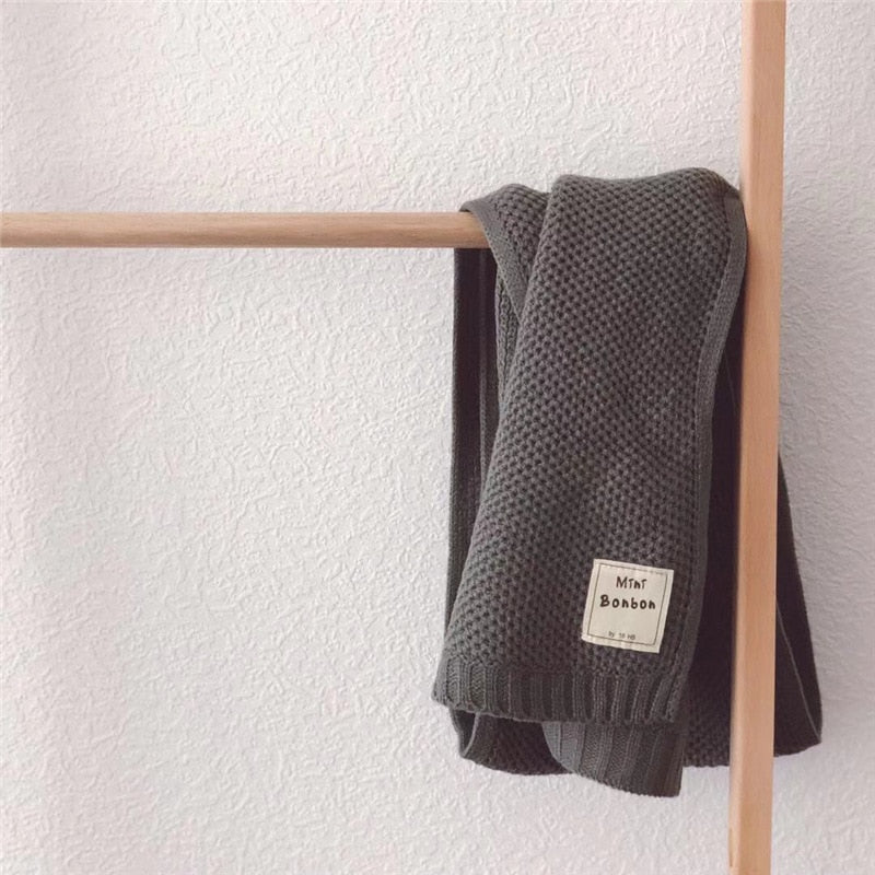 Norvo | Barne Strikket Skjerf – Mykt og Varmende Skjerf i Tidløst Design