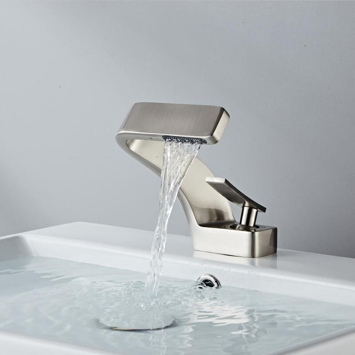 Norvo | Modern design curved faucet
