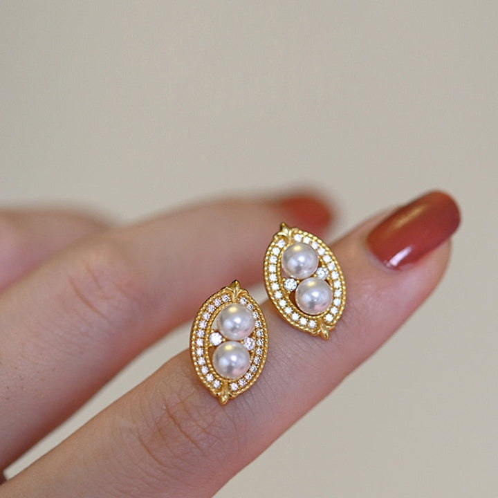 Skanto | Lange Blumen-Kettenohrringe | Elegantes leichtes Hängedesign | Gold
