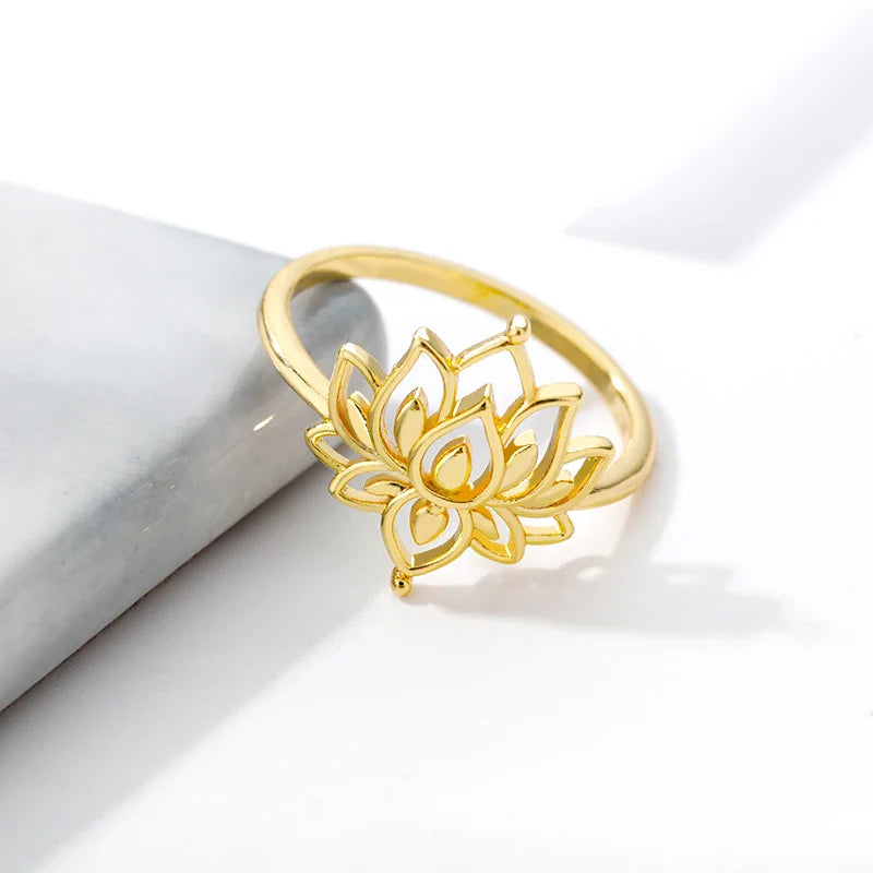 Skanto | Delikat Lotus Blomst Kontur Ring