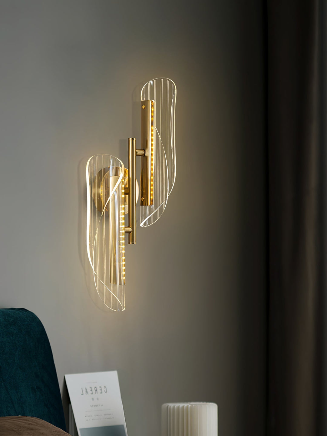 Skanto | CrystalAura – Funklende Krystall Vegglampe for Glamourøs Touch