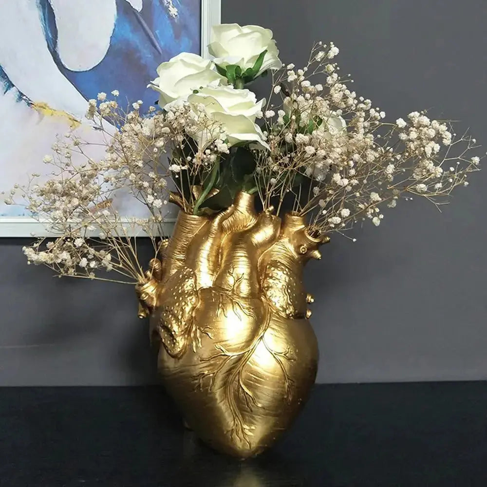 Hjerteformet kunstvase – Kreativ beholder i anatomisk design laget av harpiks