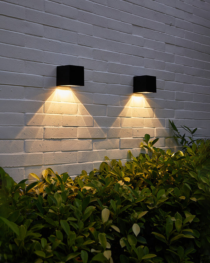 Skanto | GlowBeam – Elegant Utendørs Vegglampe for Stemningsbelysning