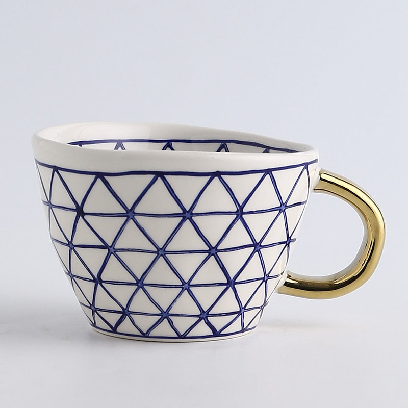 Kopp med abstrakt geometrisk monster og måkehank