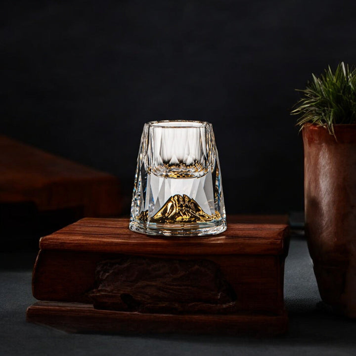 Luksus krystallglass med gullflak – Håndlaget – Sett med 2 – For whisky og premium drikker | Skanto
