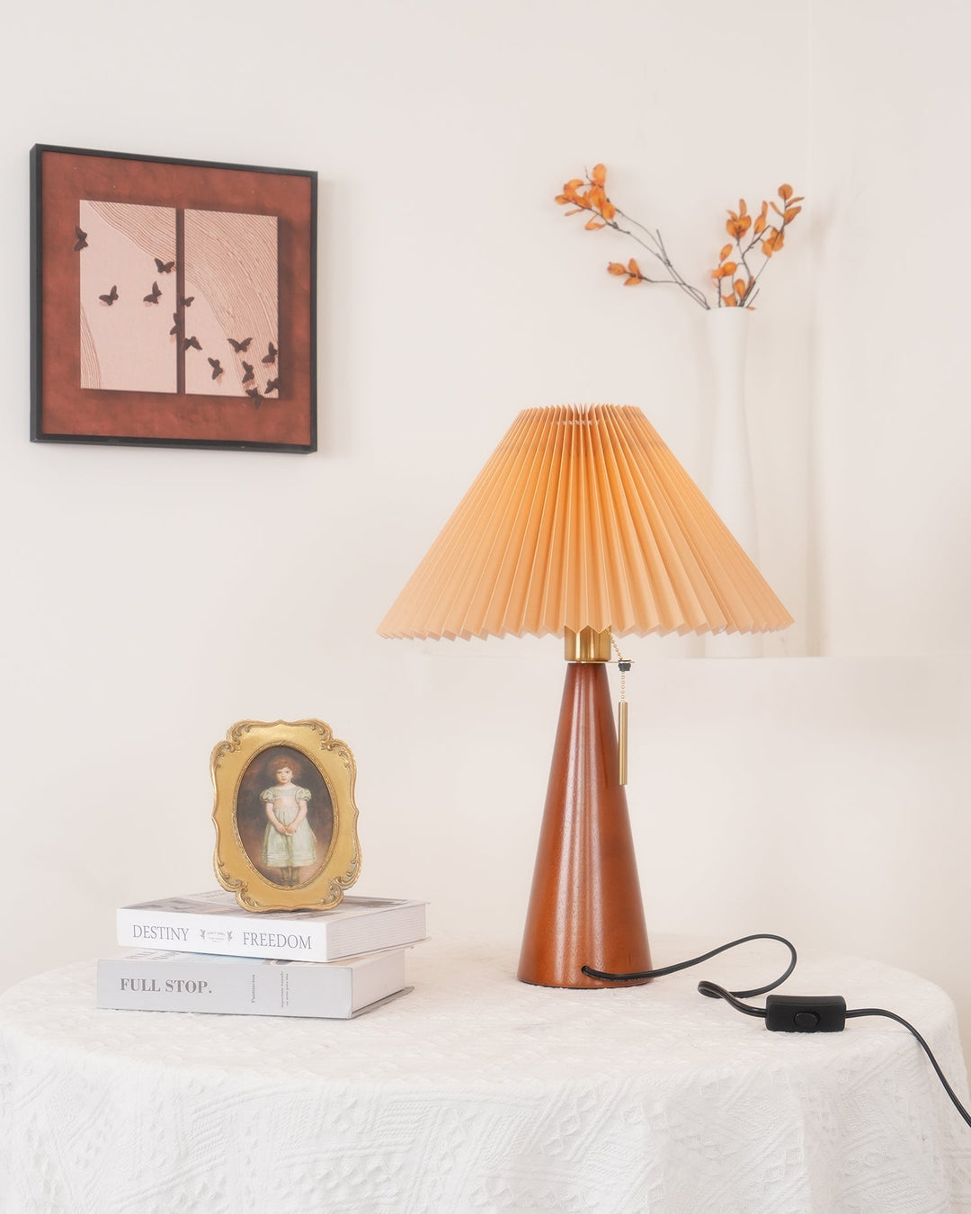 Skanto | AntiqueRadiance – Elegant Tre og Metall Bordlampe