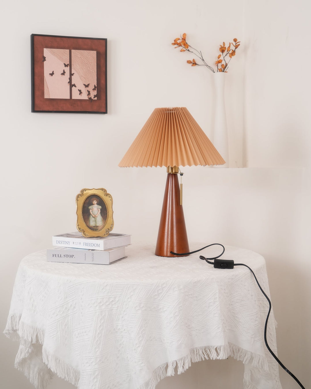 Skanto | AntiqueRadiance – Elegant Tre og Metall Bordlampe