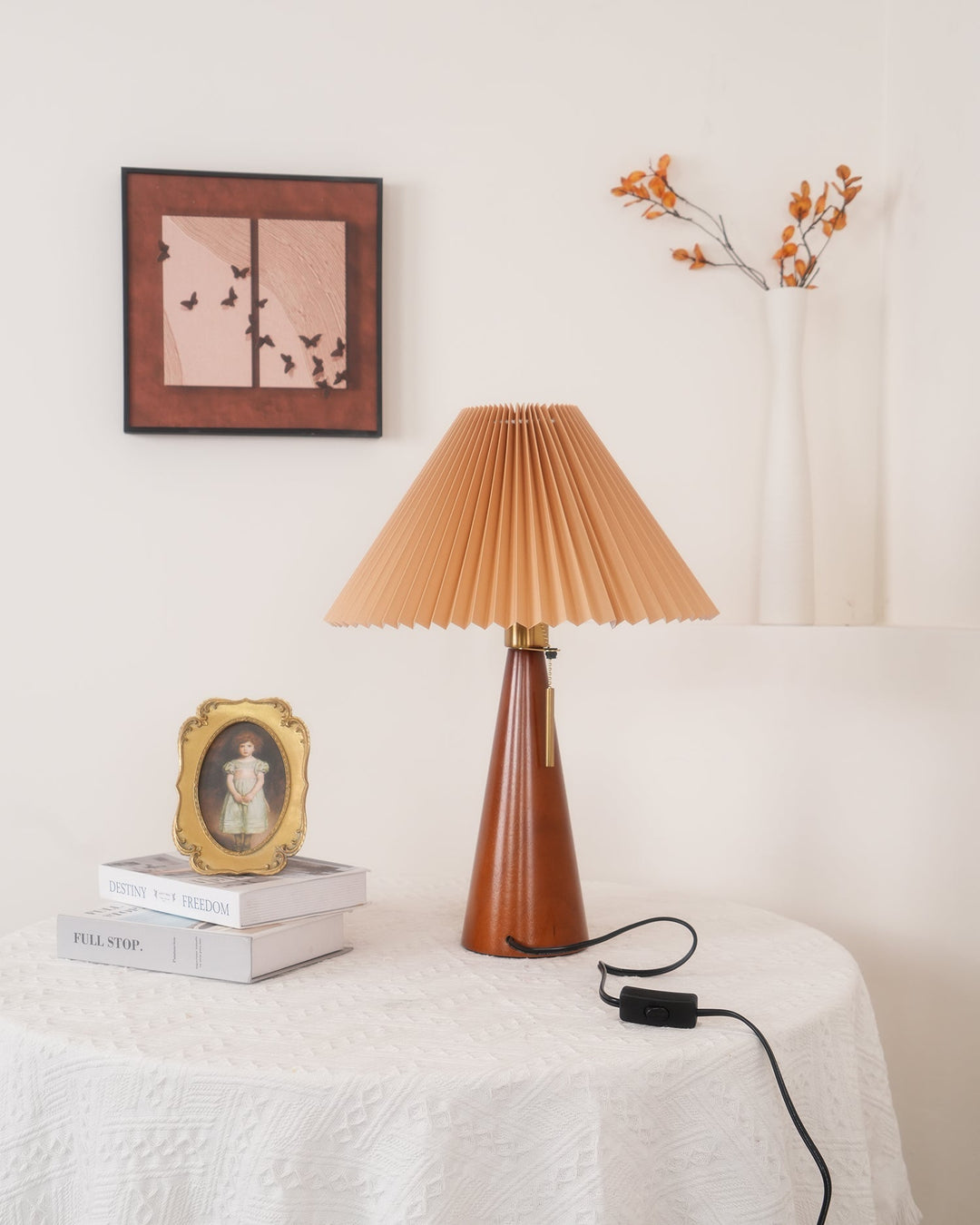 Skanto | AntiqueRadiance – Elegant Tre og Metall Bordlampe