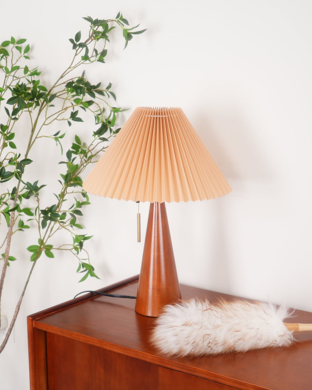 Skanto | AntiqueRadiance – Elegant Tre og Metall Bordlampe
