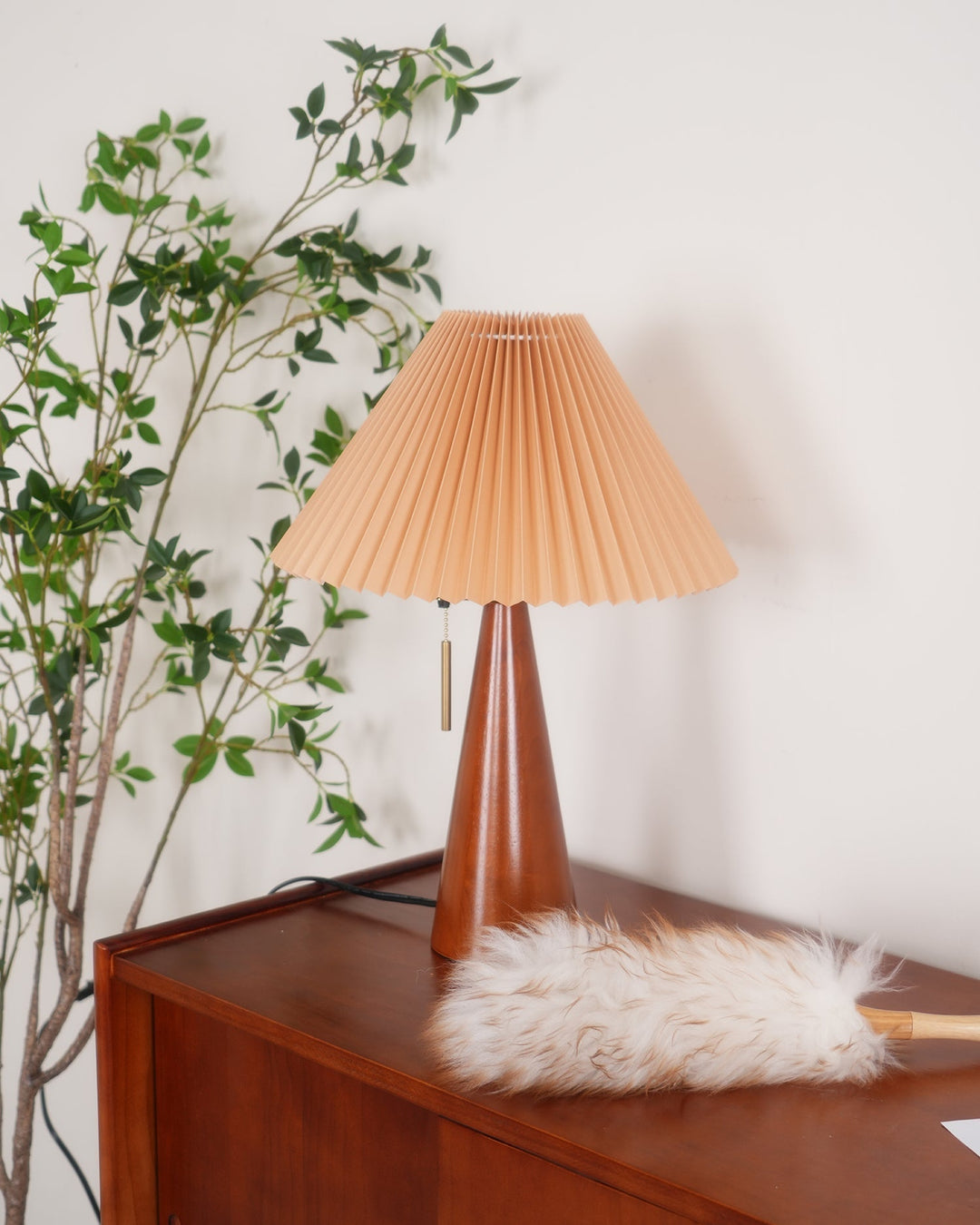 Skanto | AntiqueRadiance – Elegant Tre og Metall Bordlampe