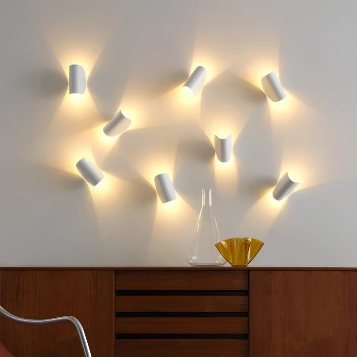 Skanto | Svingbar Metallvegglampe med Bøyd Design, Ideell for Ethvert Rom