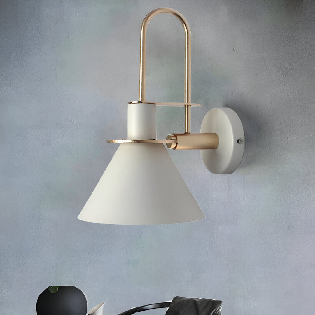 Skanto | Postmoderne LED Vegglampe med Trompetformet Design