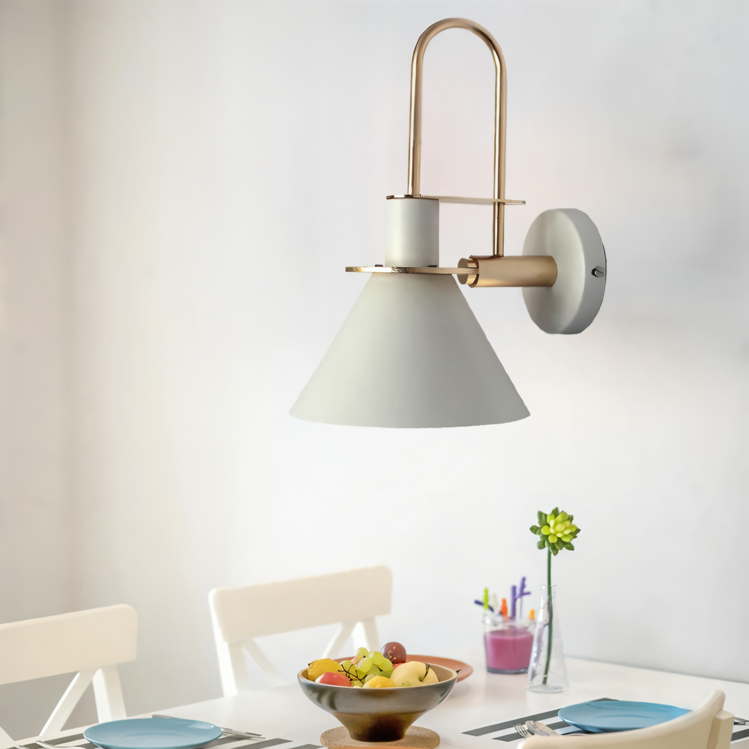 Skanto | Postmoderne LED Vegglampe med Trompetformet Design