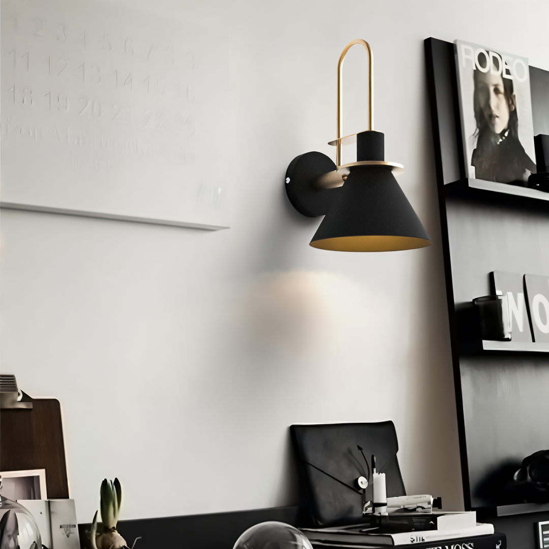 Skanto | Postmoderne LED Vegglampe med Trompetformet Design