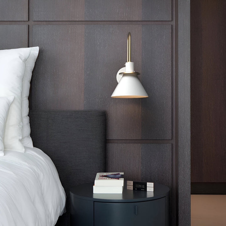 Skanto | Postmoderne LED Vegglampe med Trompetformet Design