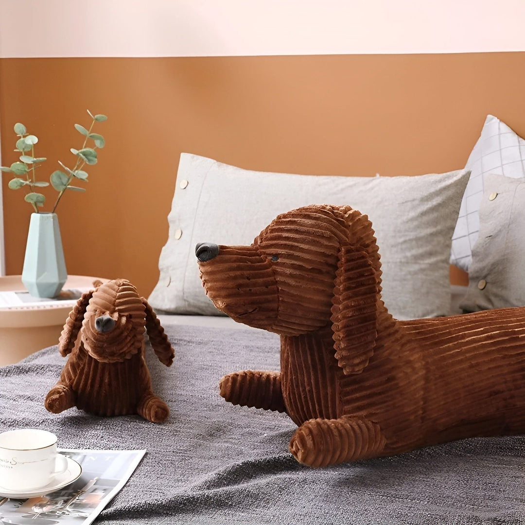SnuggleHound Pillow – Ergonomisk Dachshund Plysjpute